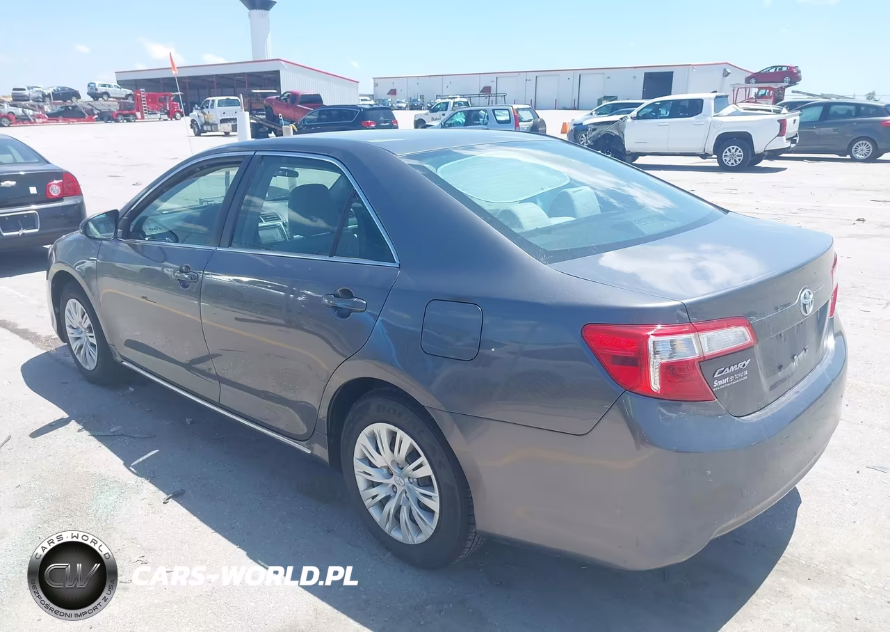 2014 Toyota Camry Le VIN:4T4BF1FK9ER423327 - 3
