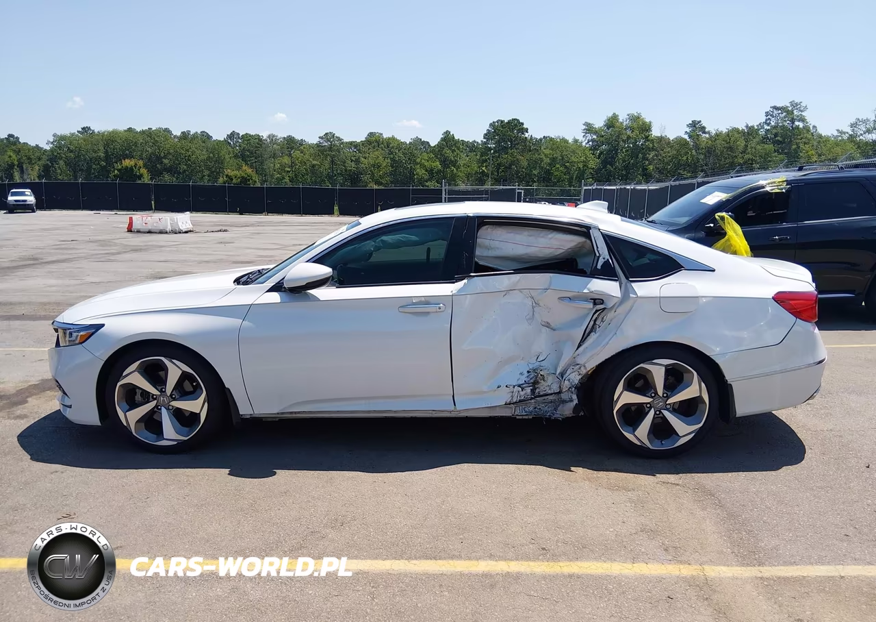 2018 Honda Accord Touring VIN:1HGCV1F91JA123247 - 15