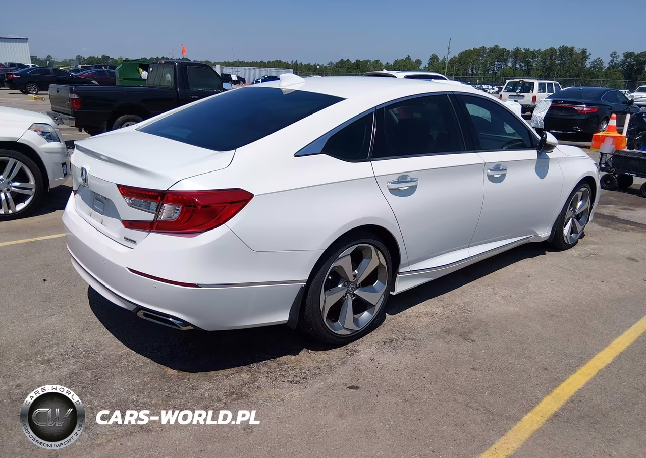 2018 Honda Accord Touring VIN:1HGCV1F91JA123247 - 4