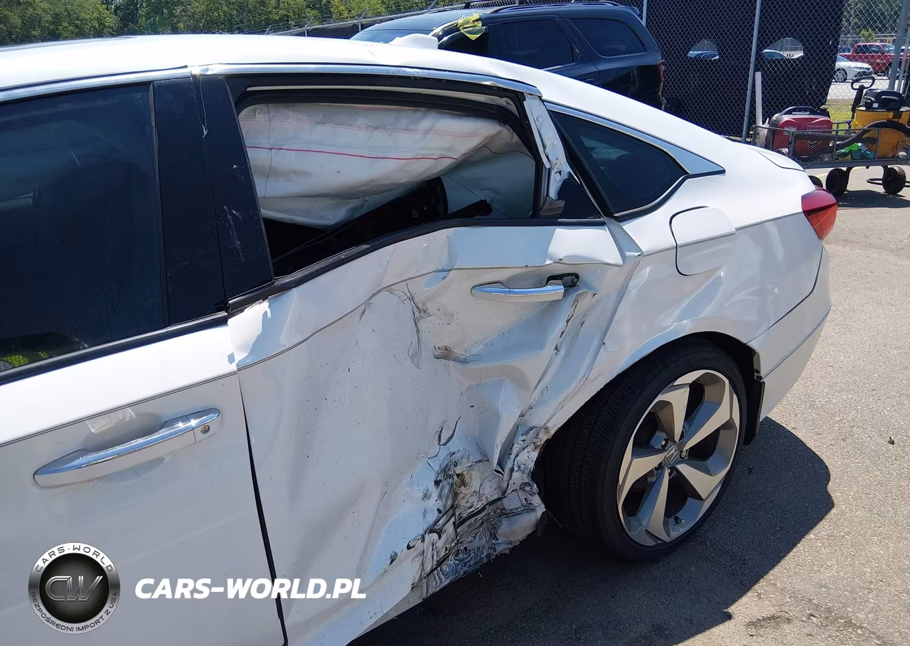 2018 Honda Accord Touring VIN:1HGCV1F91JA123247 - 6