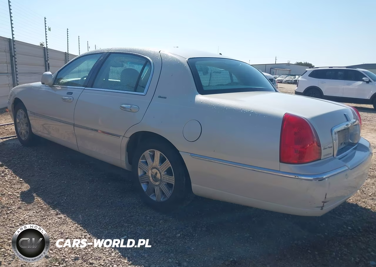 2004 Lincoln Town Car Ultimate VIN:1LNHM83W74Y657483 - 3
