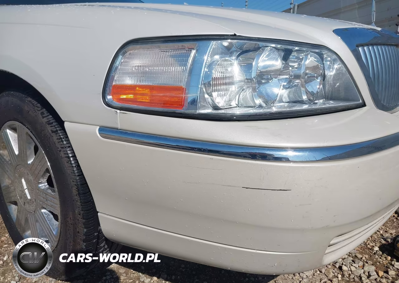 2004 Lincoln Town Car Ultimate VIN:1LNHM83W74Y657483 - 6