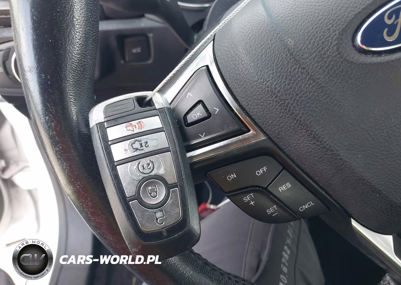 2018 Ford Fusion Hybrid Titanium VIN:3FA6P0RUXJR103011 - 11