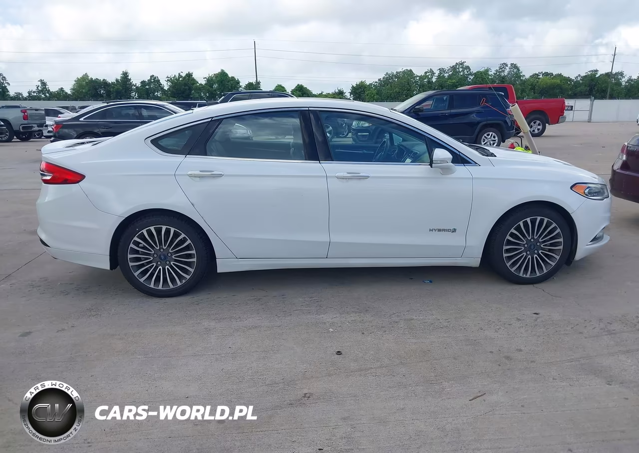 2018 Ford Fusion Hybrid Titanium VIN:3FA6P0RUXJR103011 - 13