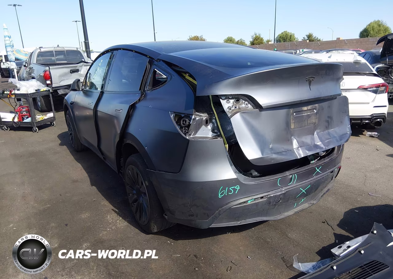 2023 Tesla Model Y Awd-Long Range Dual Motor All-Wheel Drive VIN:7SAYGDEE1PA166677 - 3