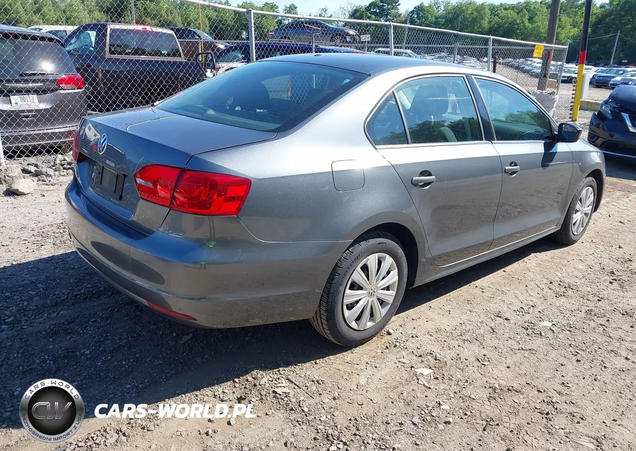 2013 Volkswagen Jetta 2.0L S VIN:3VW2K7AJXDM307629 - 4