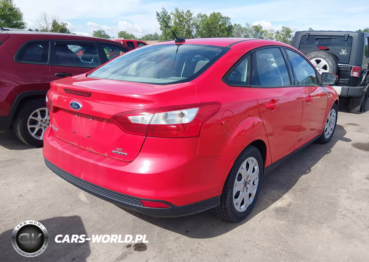 2012 Ford Focus Se VIN:1FAHP3F25CL421164 - 4