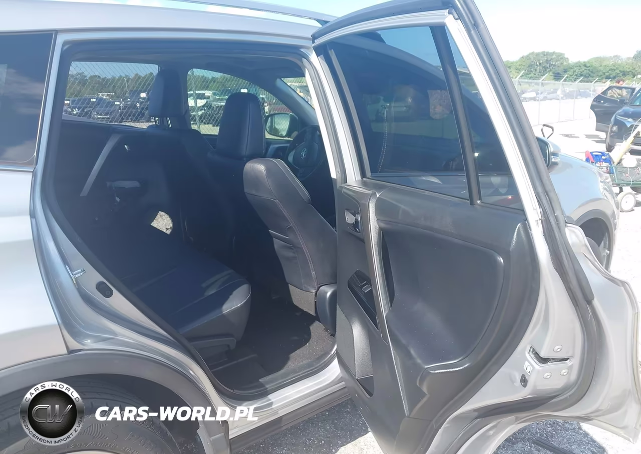 2018 Toyota Rav4 Limited VIN:JTMYFREV8JJ211727 - 8