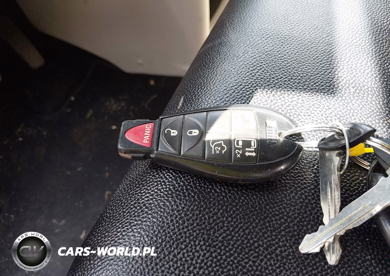 2014 Chrysler Town & Country Touring VIN:2C4RC1BG8ER418155 - 11