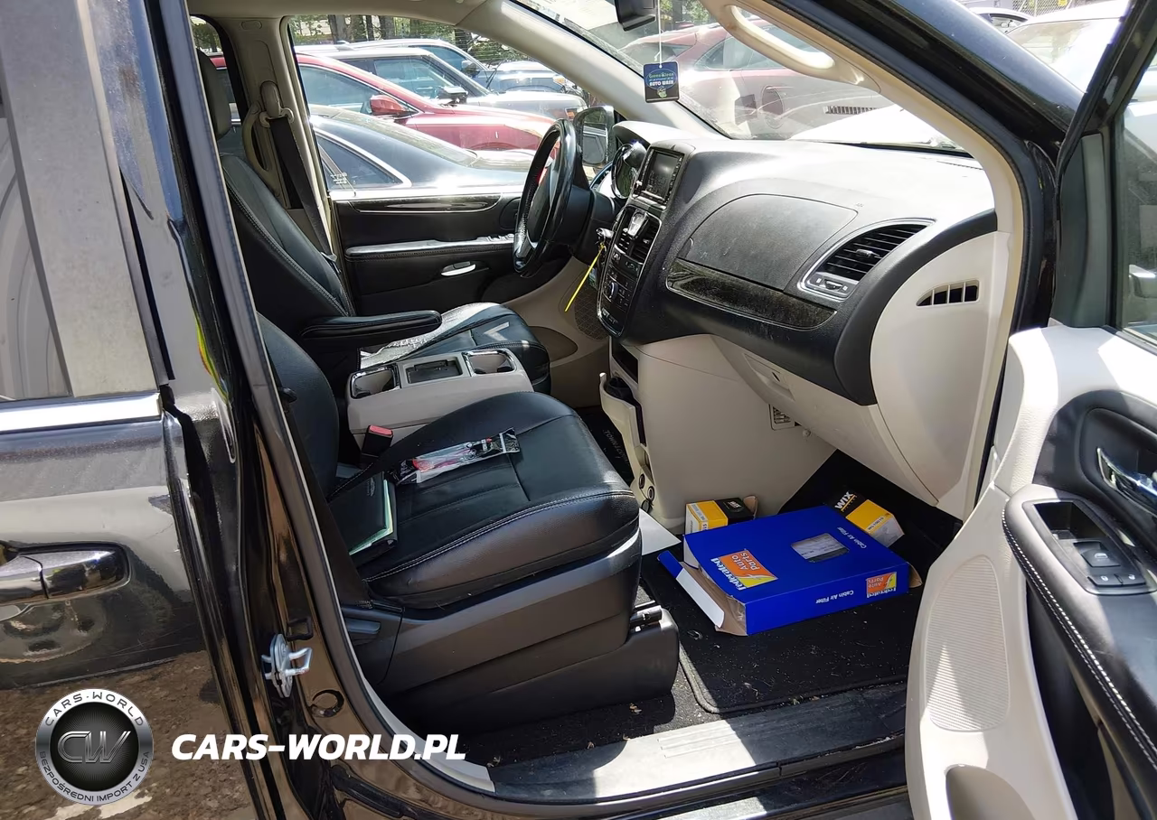 2014 Chrysler Town & Country Touring VIN:2C4RC1BG8ER418155 - 5