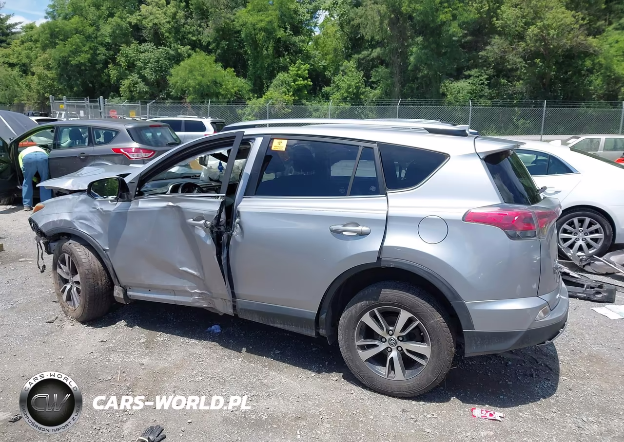 2018 Toyota Rav4 Xle VIN:JTMRFREVXJD228077 - 3