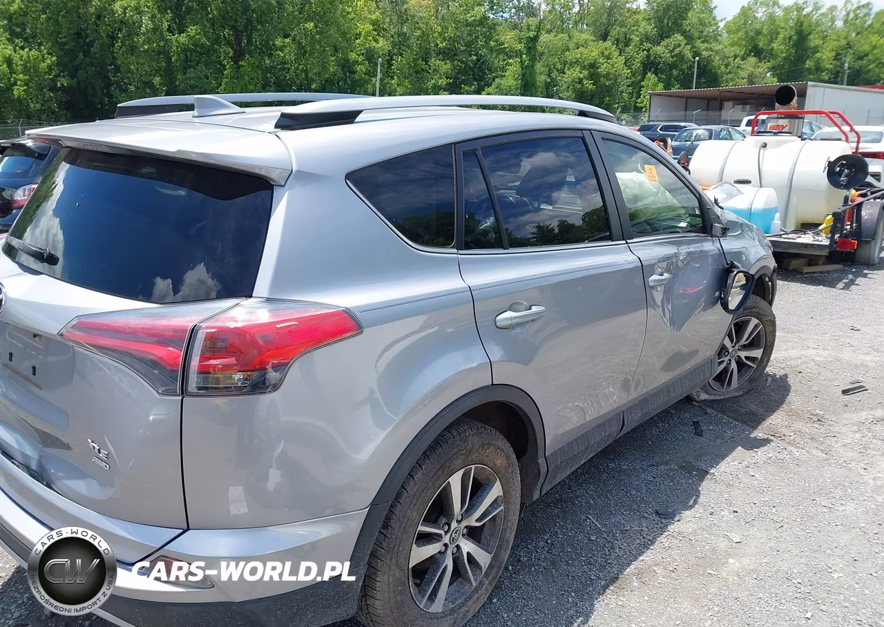 2018 Toyota Rav4 Xle VIN:JTMRFREVXJD228077 - 4