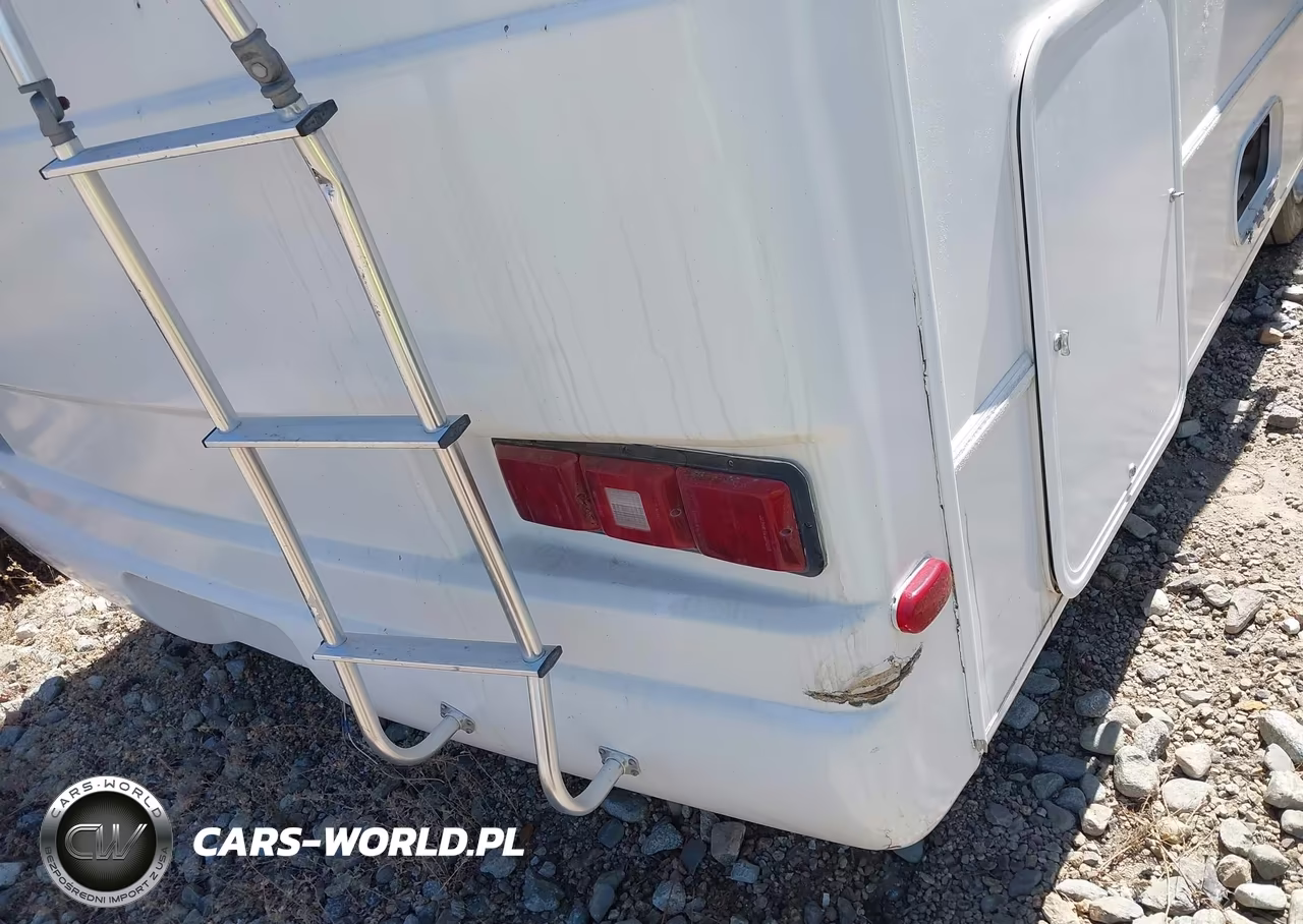 1999 Ford F550 Super Duty Stripped Chass VIN:3FCLF53SXXJA22554 - 17