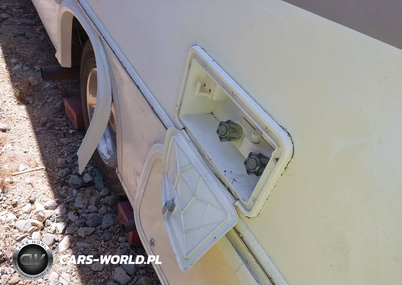1999 Ford F550 Super Duty Stripped Chass VIN:3FCLF53SXXJA22554 - 18
