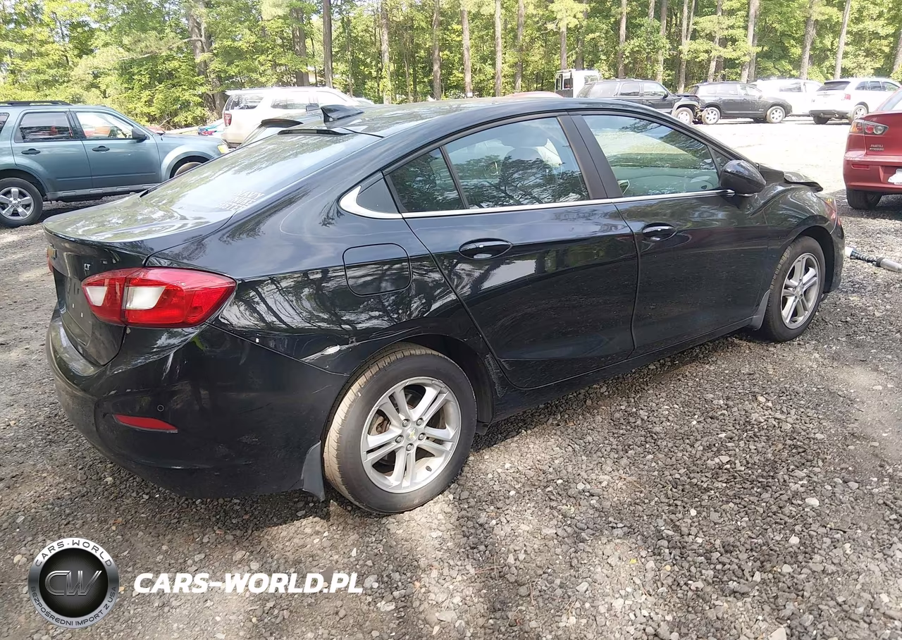 2018 Chevrolet Cruze Lt Auto VIN:1G1BE5SM0J7182565 - 4