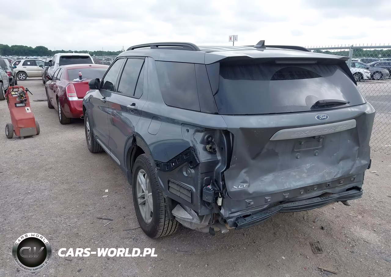 2022 Ford Explorer Xlt VIN:1FMSK7DH2NGA83565 - 3