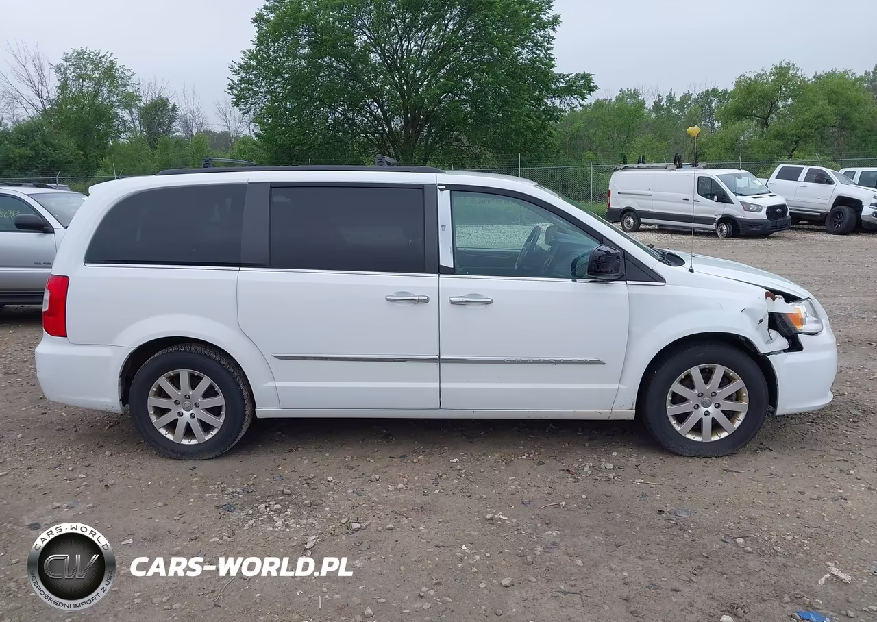 2016 Chrysler Town & Country Touring VIN:2C4RC1BG2GR111731 - 13