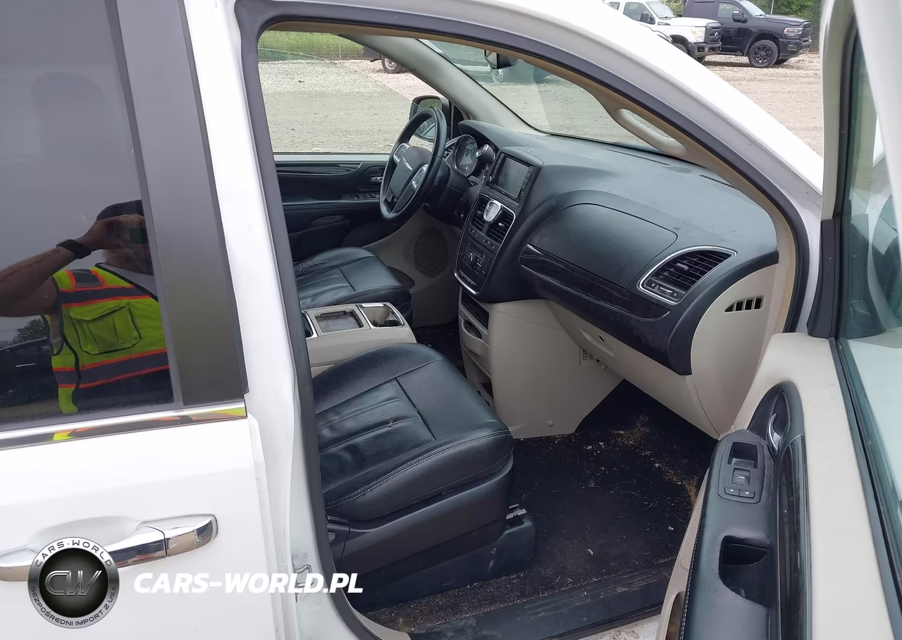 2016 Chrysler Town & Country Touring VIN:2C4RC1BG2GR111731 - 5