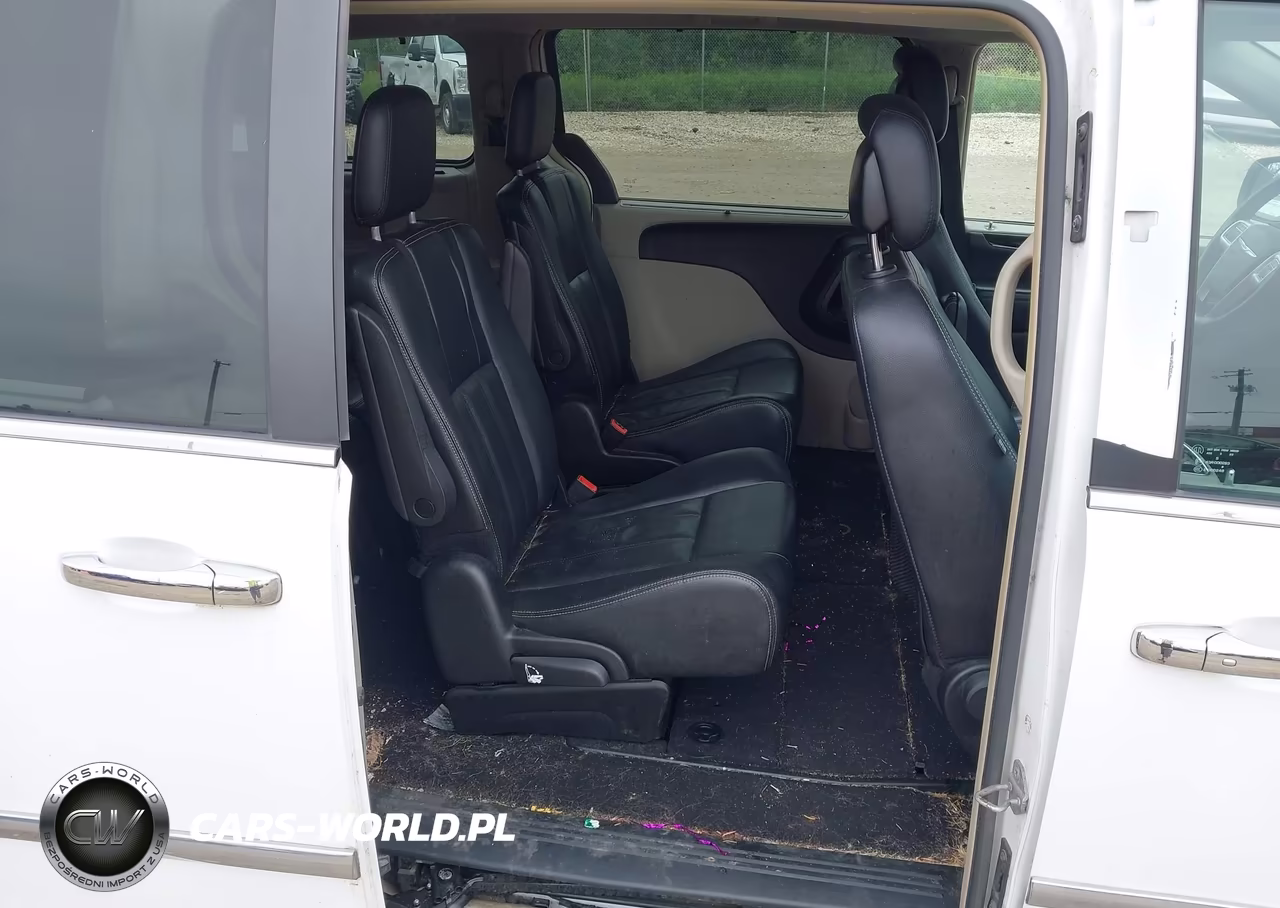 2016 Chrysler Town & Country Touring VIN:2C4RC1BG2GR111731 - 8