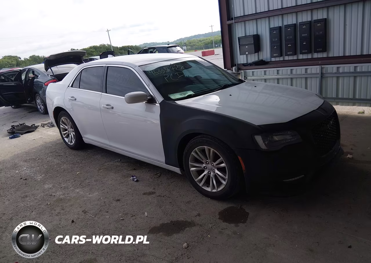 2018 Chrysler 300 Touring – zdjęcie 1 z 17