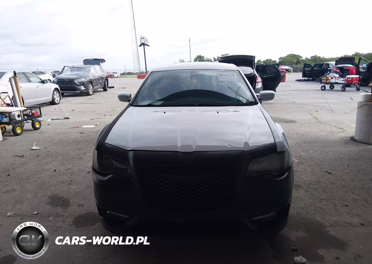 2018 Chrysler 300 Touring VIN:2C3CCAAG8JH249508 - 13