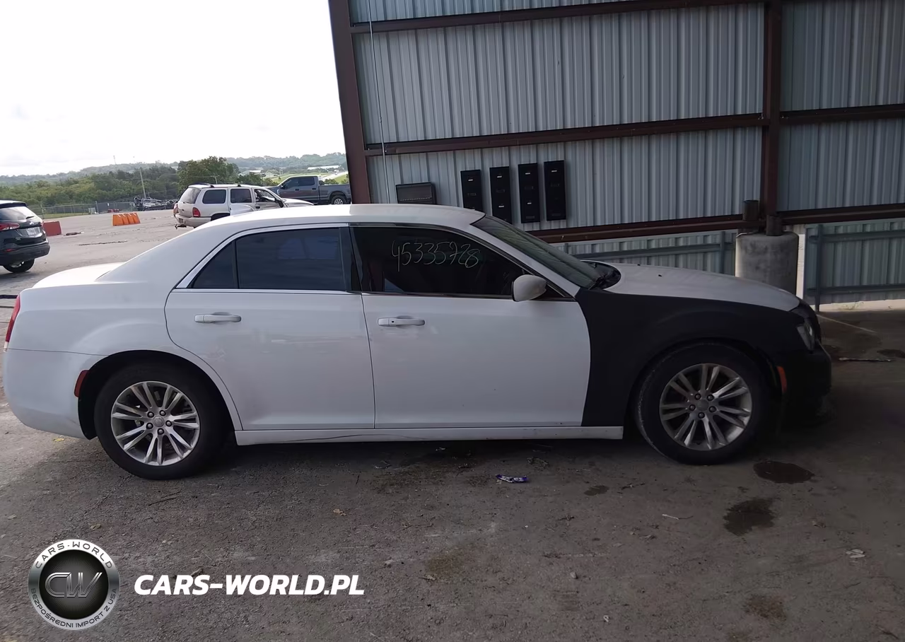 2018 Chrysler 300 Touring VIN:2C3CCAAG8JH249508 - 14