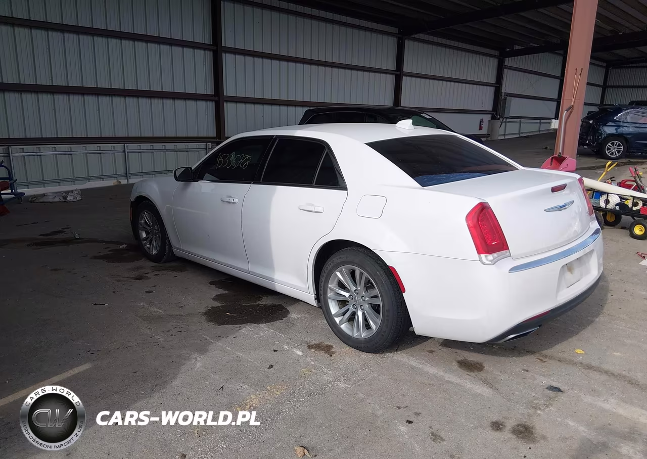 2018 Chrysler 300 Touring VIN:2C3CCAAG8JH249508 - 3