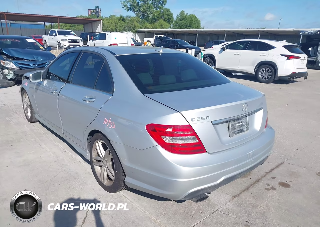 2012 Mercedes-Benz C 250 Sport VIN:WDDGF4HB7CR215505 - 3