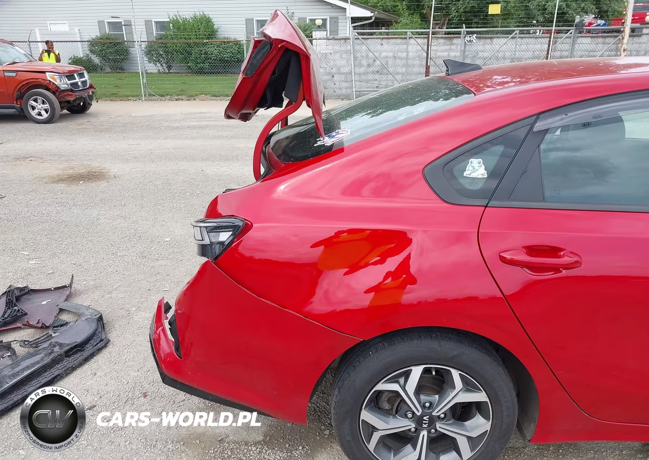 2021 Kia Forte Lxs VIN:3KPF24AD1ME390178 - 18
