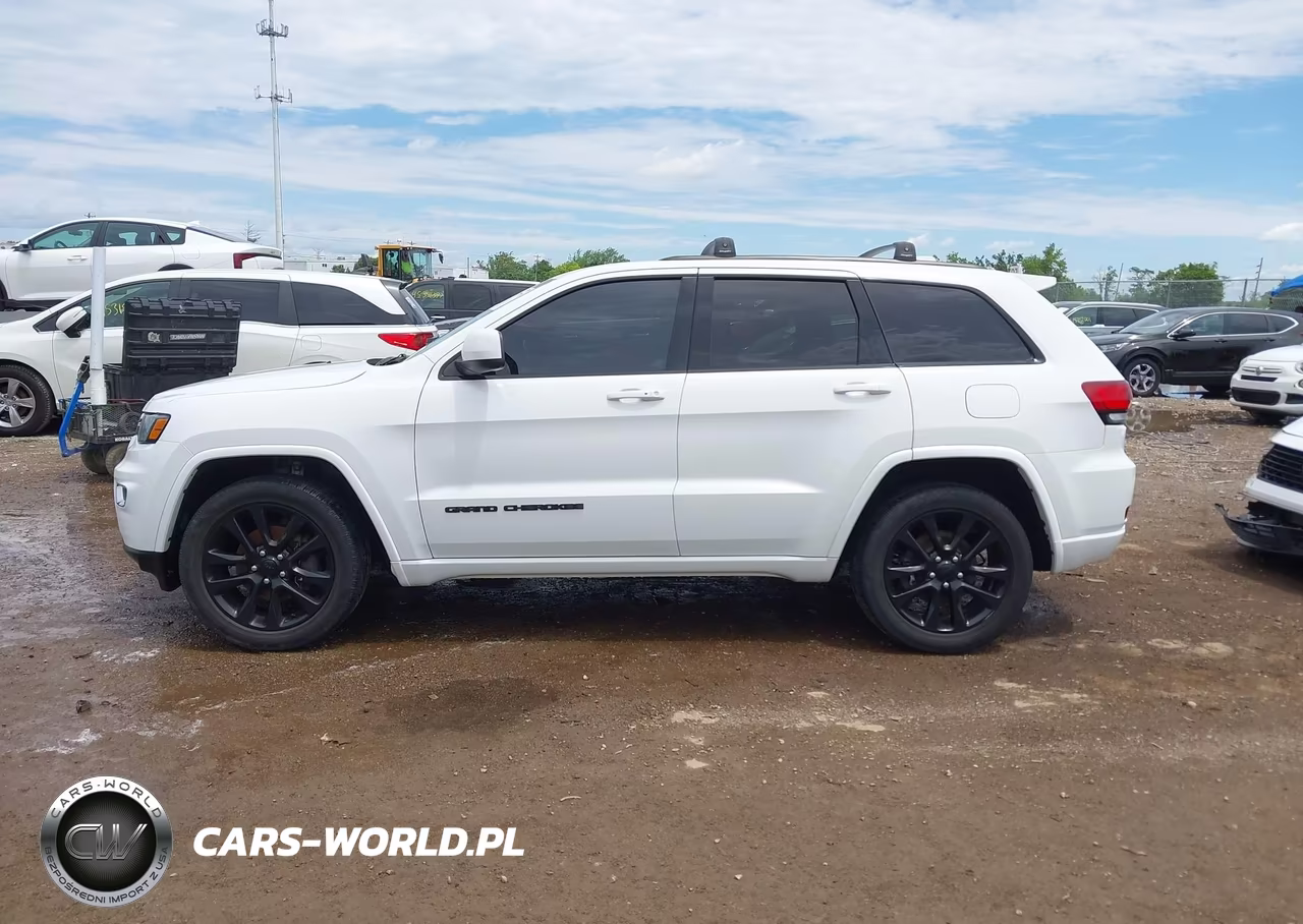 2018 Jeep Grand Cherokee Altitude 4X4 VIN:1C4RJFAG6JC103734 - 14
