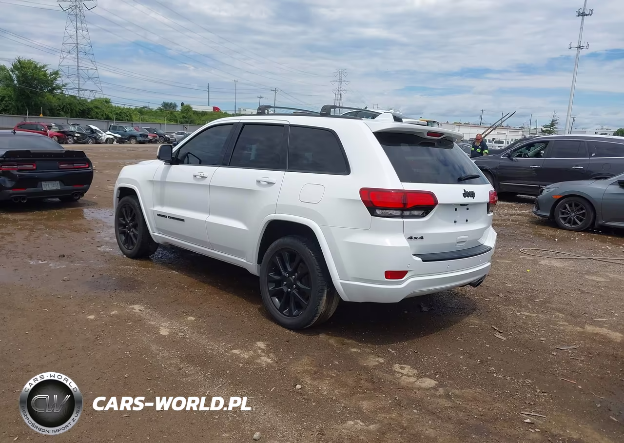2018 Jeep Grand Cherokee Altitude 4X4 VIN:1C4RJFAG6JC103734 - 3