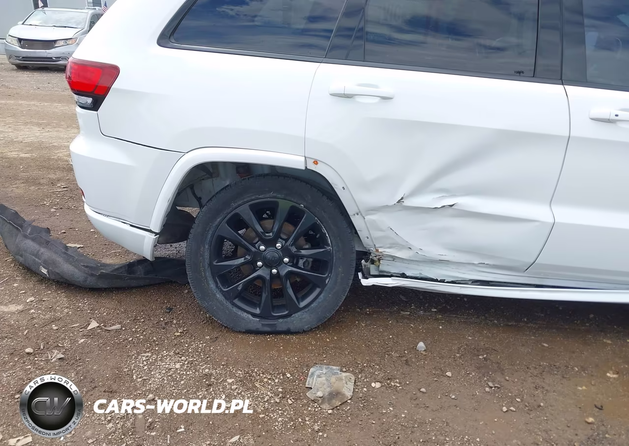 2018 Jeep Grand Cherokee Altitude 4X4 VIN:1C4RJFAG6JC103734 - 6