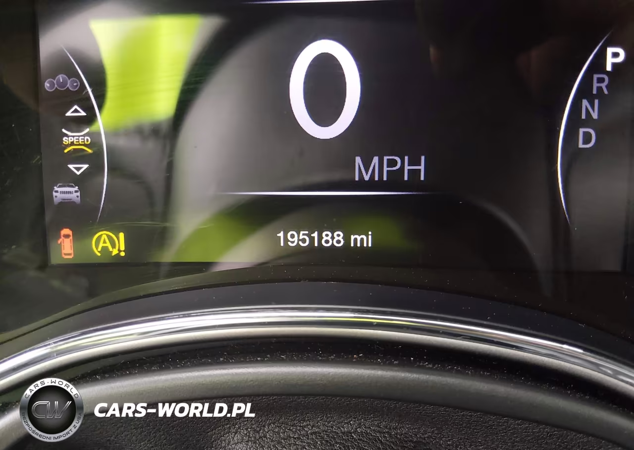 2019 Jeep Grand Cherokee Altitude 4X4 VIN:1C4RJFAG2KC810833 - 16