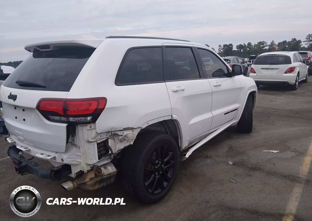 2019 Jeep Grand Cherokee Altitude 4X4 VIN:1C4RJFAG2KC810833 - 4