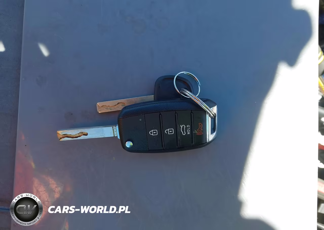 2019 Kia Optima Lx VIN:5XXGT4L31KG283853 - 11