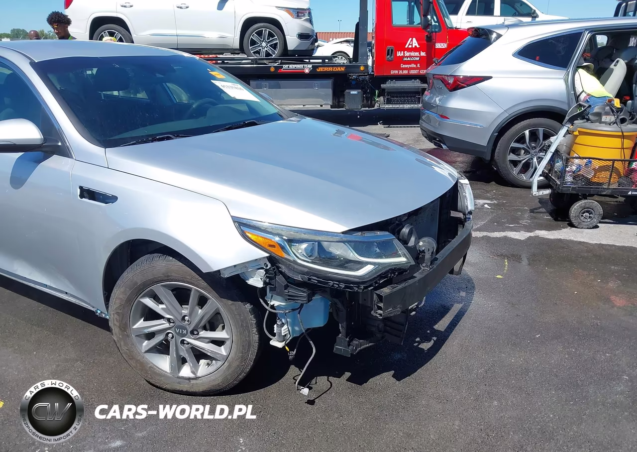 2019 Kia Optima Lx VIN:5XXGT4L31KG283853 - 18