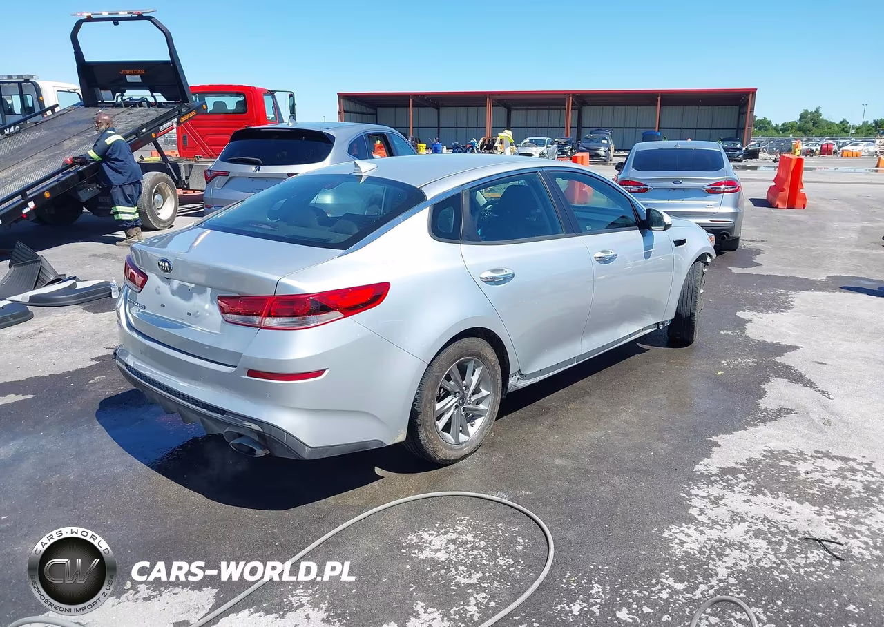 2019 Kia Optima Lx VIN:5XXGT4L31KG283853 - 4