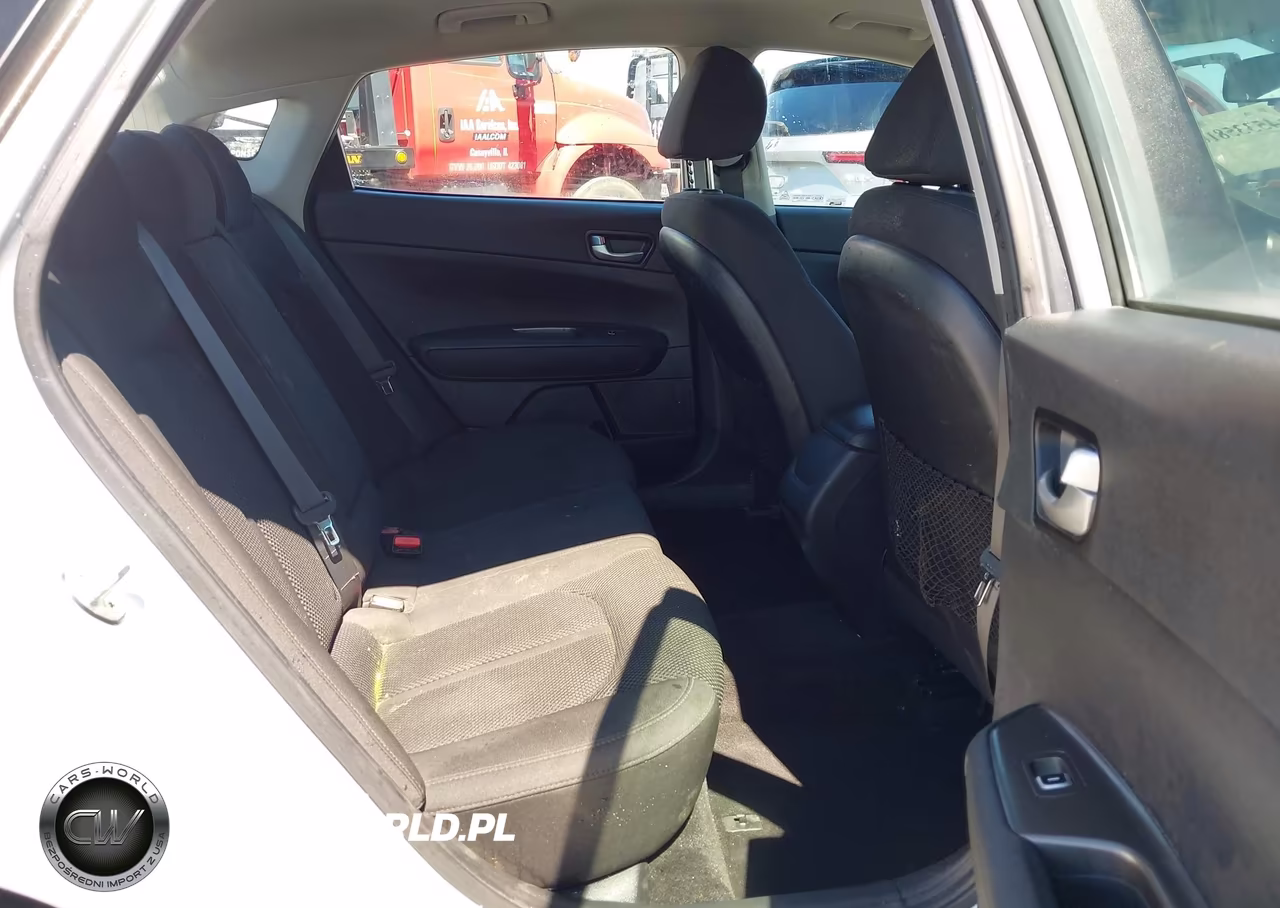 2019 Kia Optima Lx VIN:5XXGT4L31KG283853 - 8