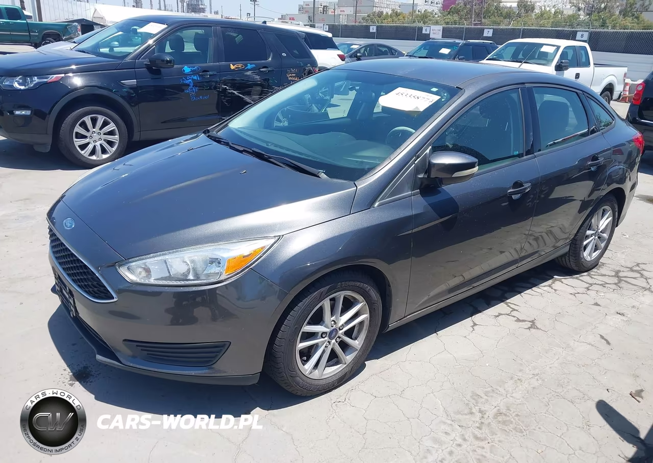 2017 Ford Focus Se VIN:1FADP3F23HL300400 - 2