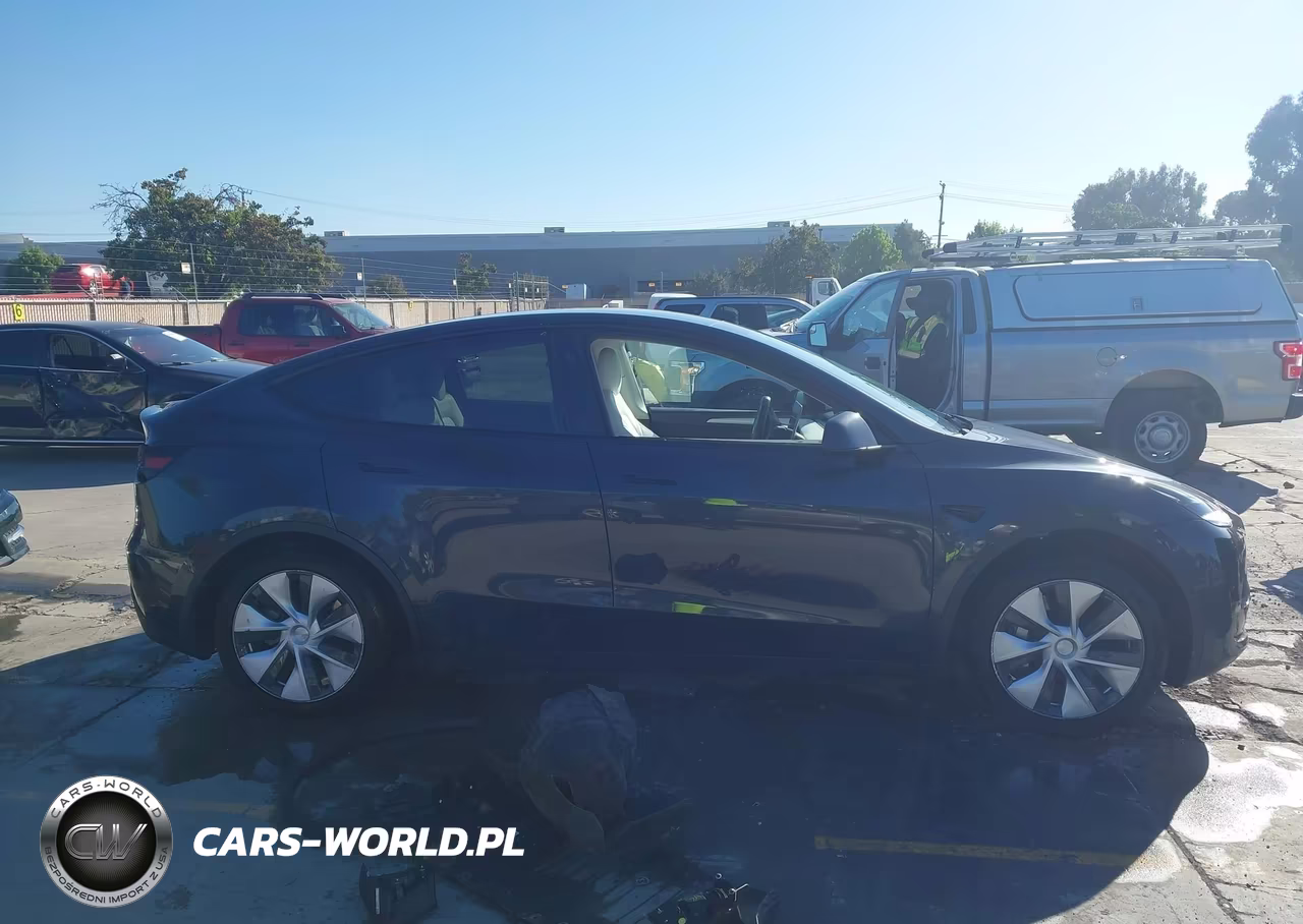 2024 Tesla Model Y Long Range Dual Motor All-Wheel Drive VIN:7SAYGAEE5RF004782 - 14