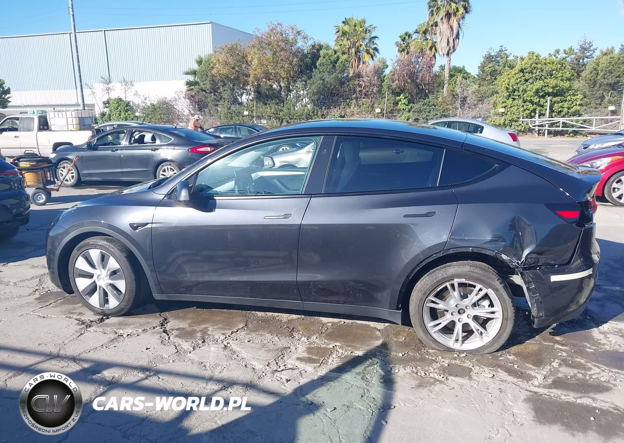 2024 Tesla Model Y Long Range Dual Motor All-Wheel Drive VIN:7SAYGAEE5RF004782 - 15