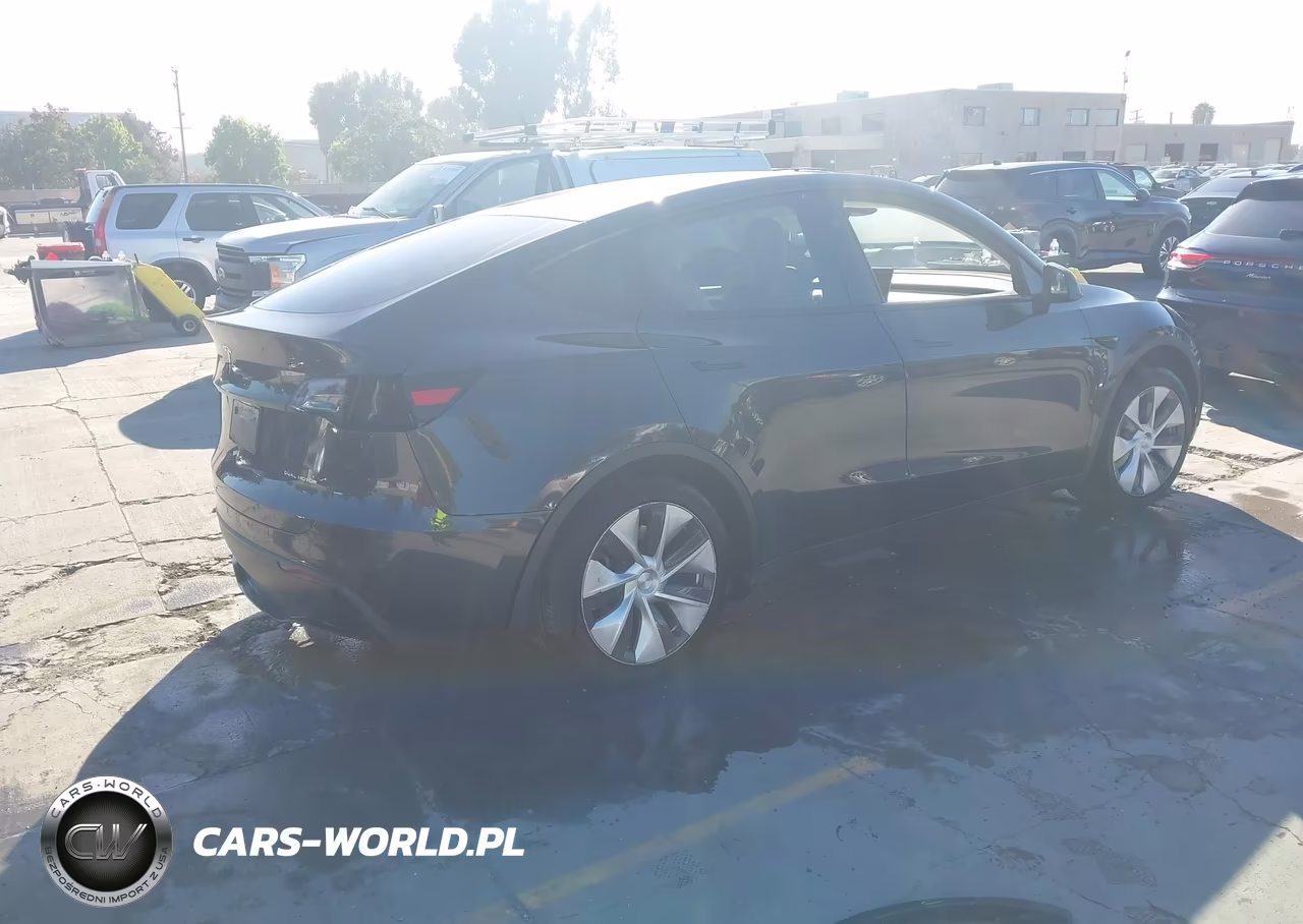 2024 Tesla Model Y Long Range Dual Motor All-Wheel Drive VIN:7SAYGAEE5RF004782 - 4