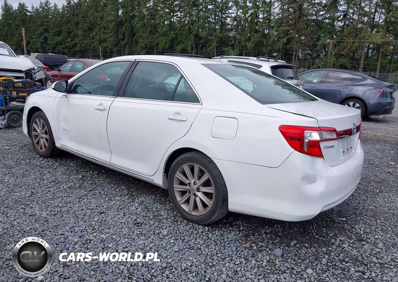 2014 Toyota Camry Xle VIN:4T4BF1FKXER377359 - 3