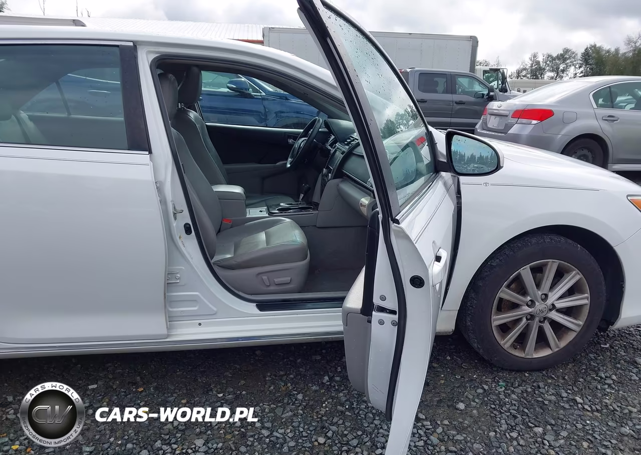 2014 Toyota Camry Xle VIN:4T4BF1FKXER377359 - 5