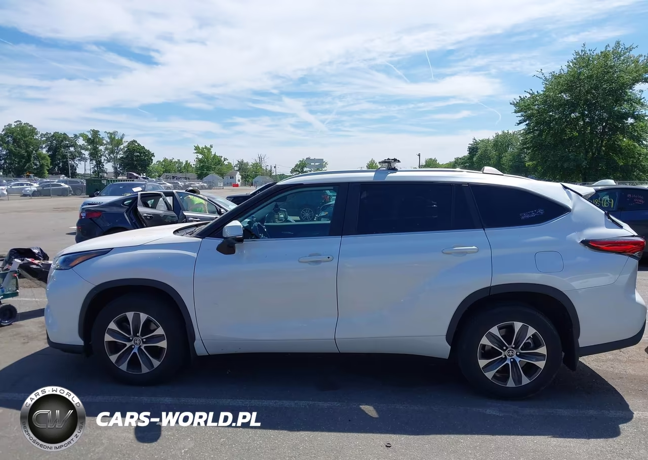 2023 Toyota Highlander Xle VIN:5TDKDRBHXPS045782 - 14