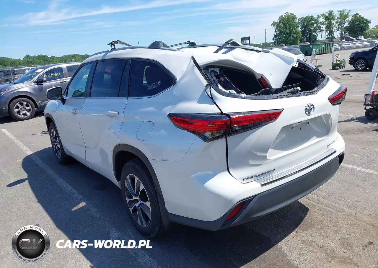 2023 Toyota Highlander Xle VIN:5TDKDRBHXPS045782 - 3