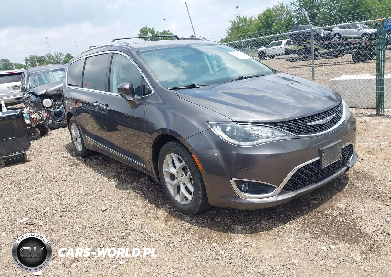 2017 Chrysler Pacifica Touring-L Plus – zdjęcie 1 z 17