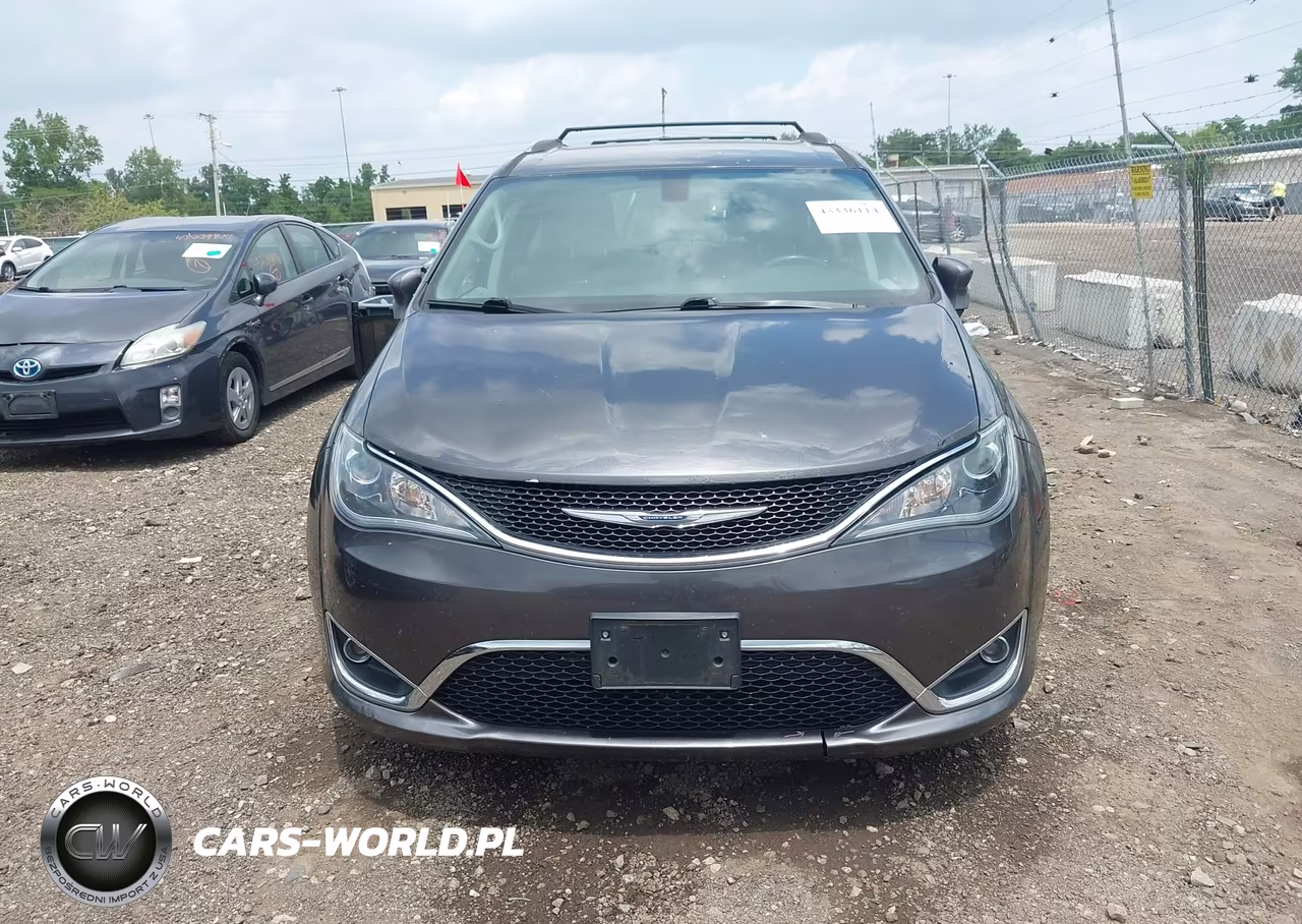 2017 Chrysler Pacifica Touring-L Plus VIN:2C4RC1EG9HR591375 - 12