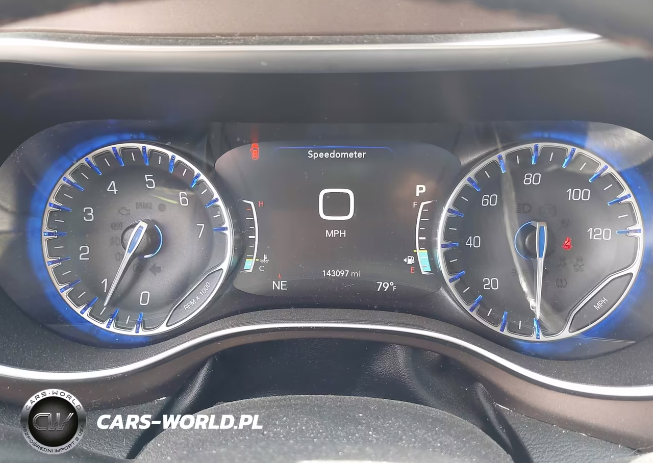 2017 Chrysler Pacifica Touring-L Plus VIN:2C4RC1EG9HR591375 - 7