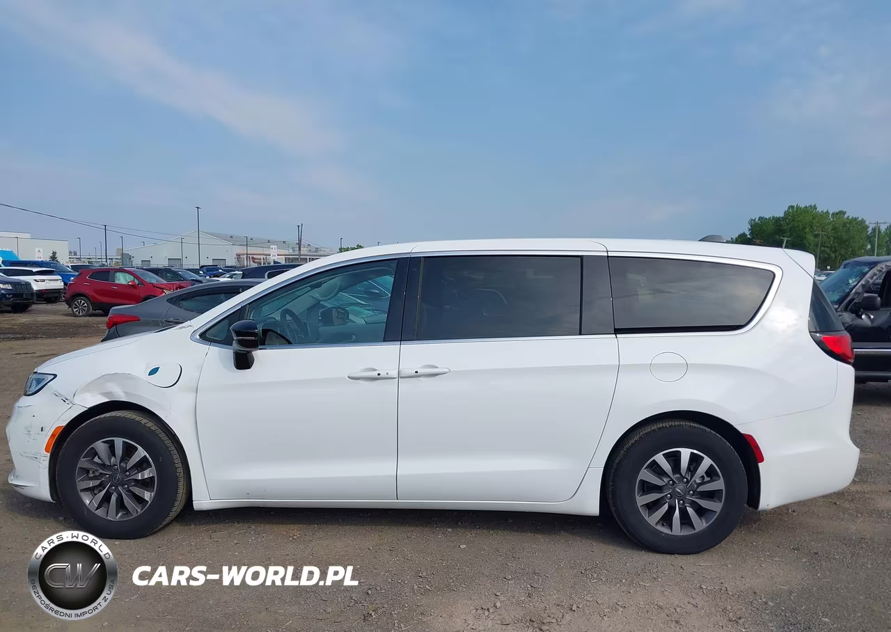 2024 Chrysler Pacifica Hybrid Select VIN:2C4RC1S75RR118272 - 14